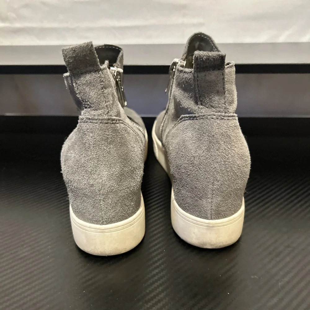 New Steve‎ Madden Wedgie Sneaker Size:8 Grey Suede Women